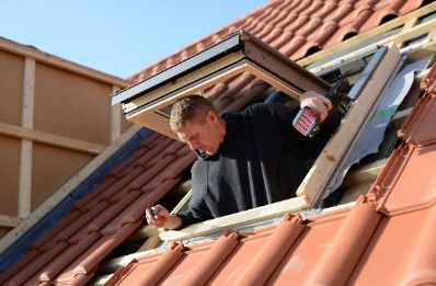 Pose de fenêtres de toit Velux à Chapelle-Thouarault
